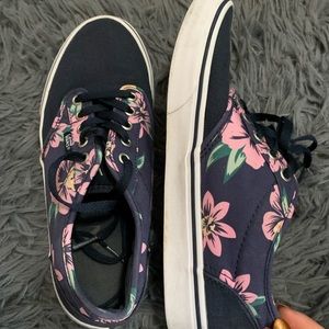 Women’s Low Top Vans